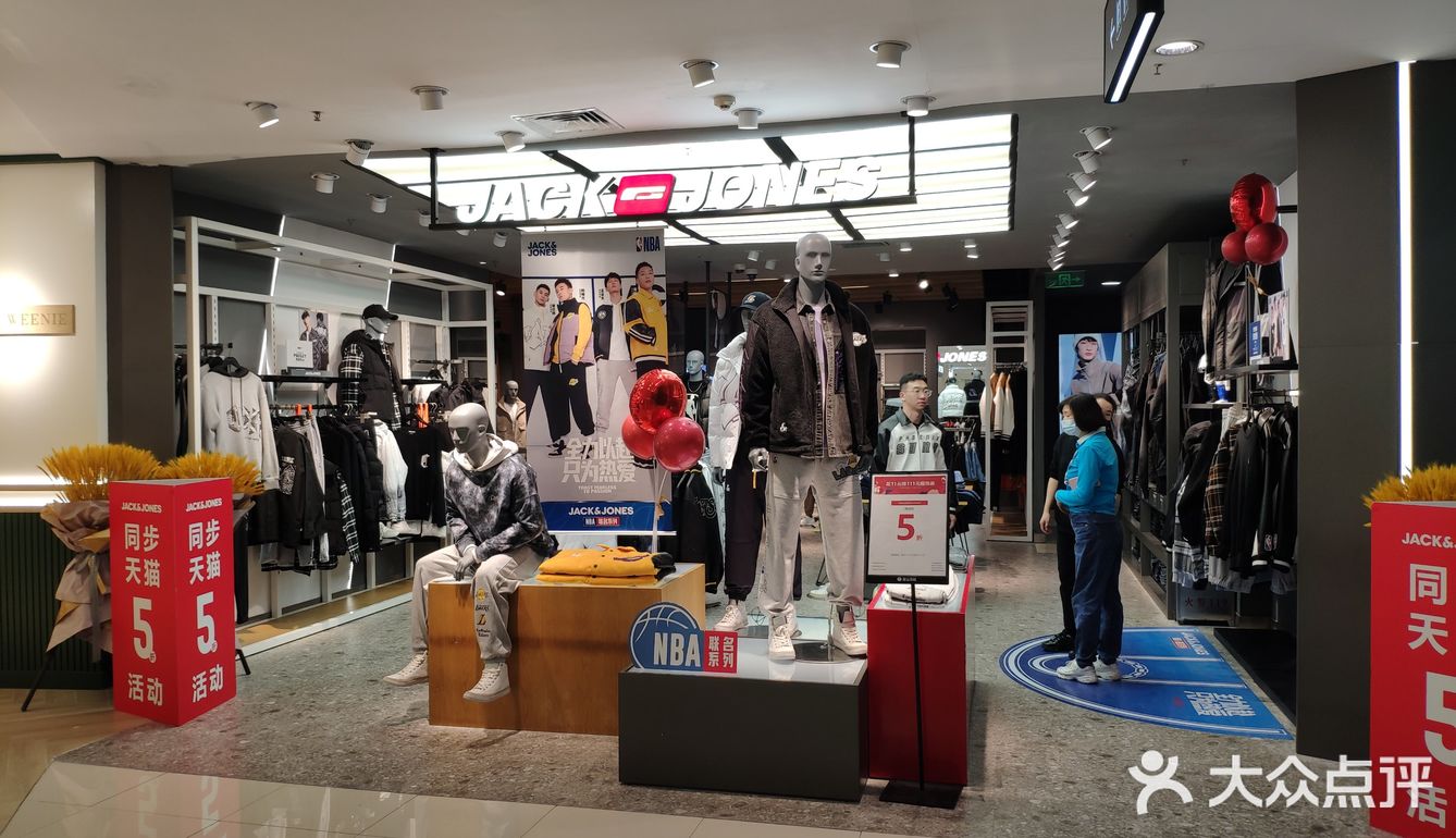温州南门发展到如今南有公园，北有商场的便民服务举措后