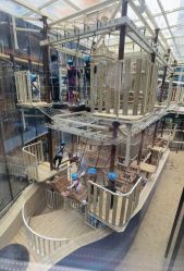 -PIPIKINGDOM皮皮王国欢乐号(欢乐海岸购物中心店)