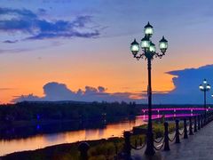 -布尔津河堤夜市