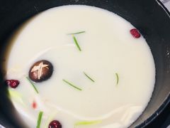 -三人行骨头王火锅(长寿店)