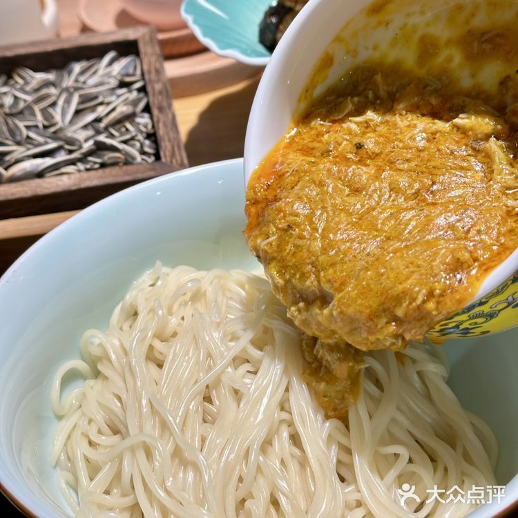 北方人总要吃一次蟹黄面吧🦀真是香迷糊了!