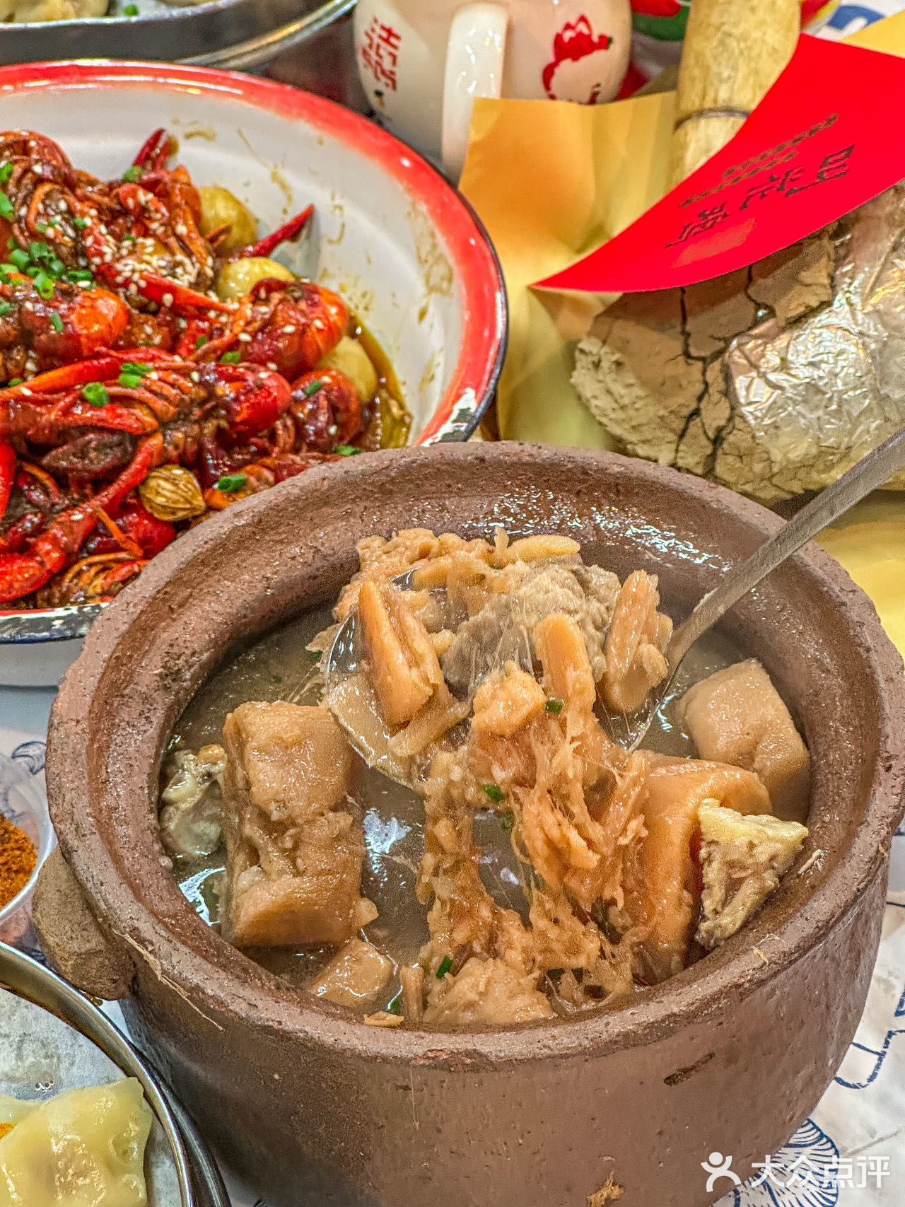 在武汉最复古怀旧的餐厅我竟然吃到了小龙虾饺子 