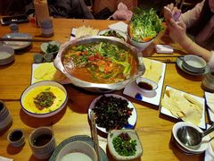 -野山舂·贵州现舂酸汤牛肉(鸿通城店)