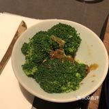西兰花搭配了他家特制的酱汁 味道适中清爽