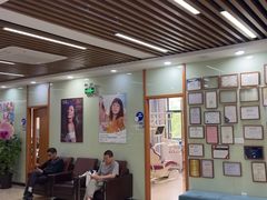 -茂菊口腔连锁(浦东南路店)