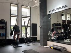 -汗水空间私教健身连锁(SM广场店)