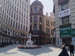 -鲁邦国际风情街(麦世达韩国精品百货店)
