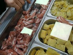 -荣吉招牌自助骨头锅(顾乡店)