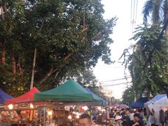 -周日夜市