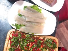 绝代双椒小嫩牛-热火朝天鲜切牛肉火锅(南强街巷店)