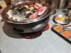 -围炉肉舍•炭烤活鳗•丹东海鲜烤肉(步行街店)