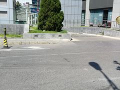 场地-新中关大厦·停车场