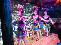 歌舞表演-老凯俚酸汤鱼(鸿通城店)