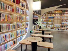 -钟书阁(珍园店)