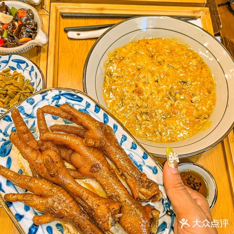 被誉为体育西排队王的蟹叁宝