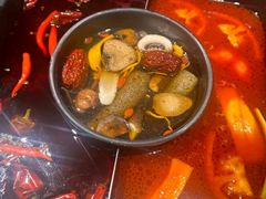 -老牌坊云南鱼豆花火锅(爱建店)