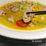 一百块就能吃到原价两百多的菜，四菜一果盘，两也足足的