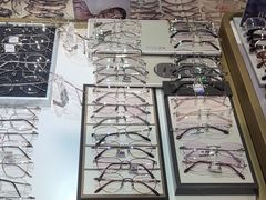 -美式眼镜·授权蔡司.依视路.尼康.豪雅.明月(人民广场店)