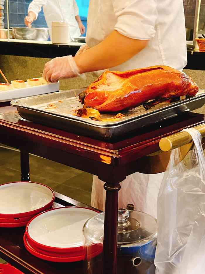 荣记烤鸭(市图书馆店)-"服务生,你们以后出门能不能把门关上呢?我.