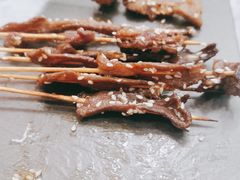-何妹湿辣牛肉·粤式烧烤砂煲(桂雅路店)