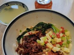 油泼三合一-宋益驴蹄子面肉夹馍(辛家庙店)