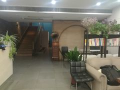 -五号文艺酒店(拙政园苏博地铁站店)