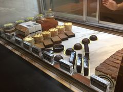 面包甜点陈列柜-Awfully Chocolate(来福士广场店)