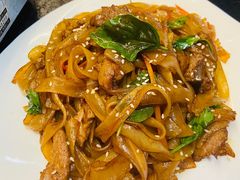 泰式干炒牛河-财神鸡煲(华强北店)