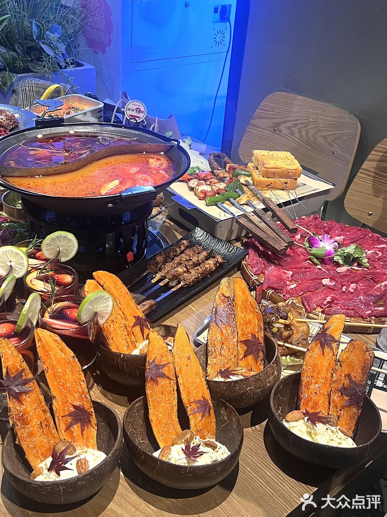 和姐妹来破路边提前过圣诞🎄🧑‍🎄咯