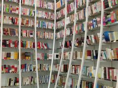 -钟书阁(松江泰晤士小镇店)