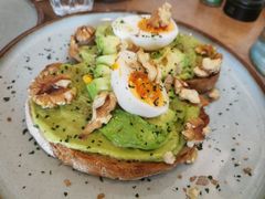 牛油果煮蛋吐司-RAC BAR(安福路店)