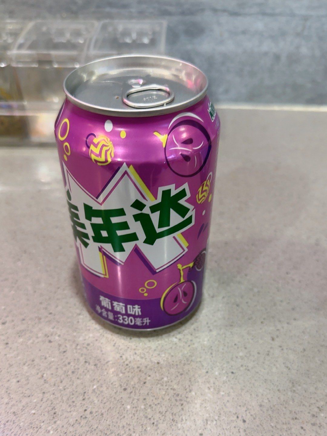 牛排味道还不错,就在路边,送的美年达也很