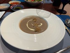 -香格里拉鱼跃地中海西餐厅·牛排披萨