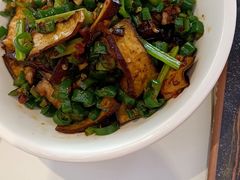 -阿瓦山寨·湘菜现炒·剁椒鱼头王(咸阳总店)