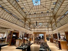 -乐蓬马歇百货公司(Rive Gauche)