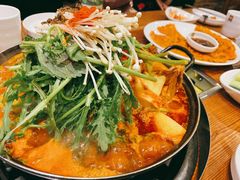 土豆排骨火锅-喇喇排骨火锅·传统韩式脊骨汤(望京西园总店)