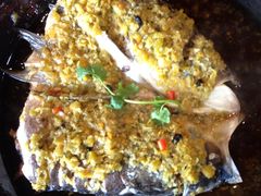 -阿瓦山寨·湘菜现炒·剁椒鱼头王(咸阳总店)