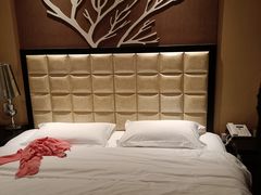 -昆明朗威酒店(昆明站火车站双桥夜市风情街店)