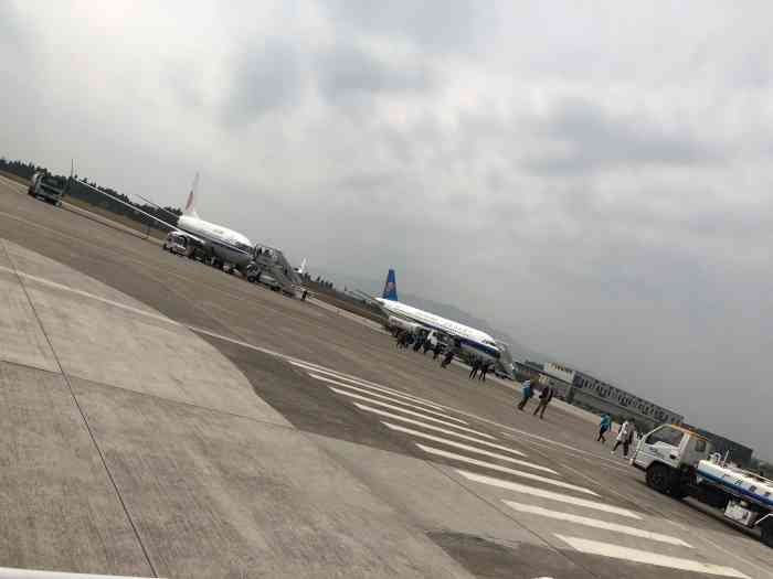 广元盘龙机场-"上个月二十六号,去广州看望爷爷,因考虑时.