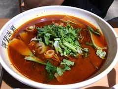 红烧牛肉面-弄堂咪道-饭香·面香·馄饨香(兴梅店)