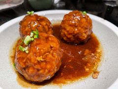 鸭蛋黄狮子头-梅飞酒家(名辉豪庭店)