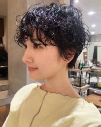 -变画·发型STUDIO