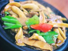 双菇面筋煲-胡子饮食店