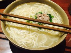 -亮亮面馆(经六路店)