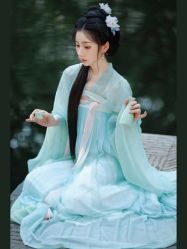 -虞美人汉服摄影