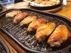 料理烤焦香翅中-老东镇啤酒屋海鲜加工·蒸汽海鲜·海鲜烧烤(台东店)