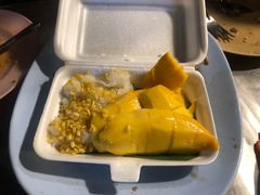 -芒果糯米饭摊子