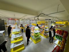 -咻啵翔翔零食基地(万达广场店)