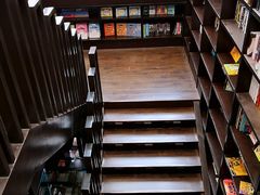 -钟书阁(松江泰晤士小镇店)