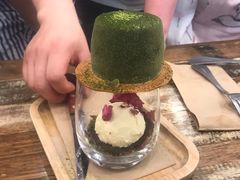 抹茶熔岩蛋糕配香草冰激凌-FLOVIE FLORIST CAFE